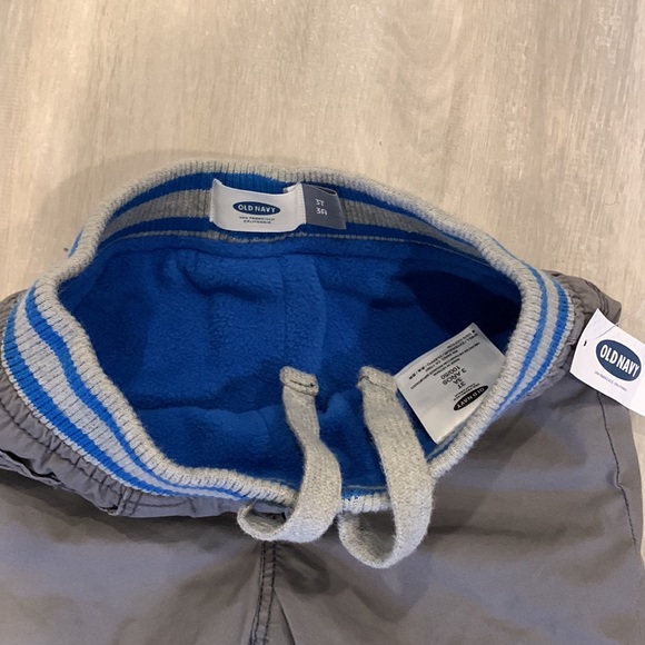 New with tags Old Navy Fleece Lined Cargo Pants Size 3T - Picture 4 of 5